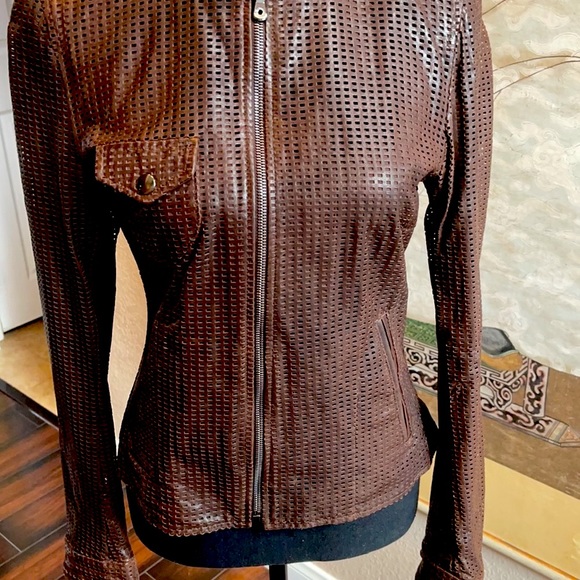 This is a authentic Dolce & GaBBANA leather jacket the color is chocolate brown - Picture 6 of 10